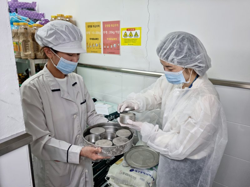 [대구=뉴시스] 대구 서구는 평리초등학교에서 신규 바카라사이트 발생 초기 차단을 위한 현장 대응 모의훈련을 실시했다. (사진=대구 서구 제공) 2025.06.03. photo@newsis.com *재판매 및 DB 금지