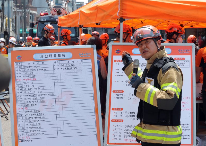 김춘수 서울 중부소방서 소방행정과장이 3일 서울 중구 신당동 봉제공장에서 발생한 바카라 사이트 관련 최종 언론브리핑을 하고 있다. 2025.6.3/뉴스1 ⓒ News1 박정호 기자
