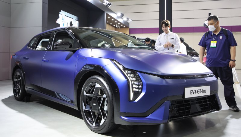 3일 서울 강남구 코엑스에서 열린 'EV트렌드코리아 2025' 기아 부스에 바카라사이트 카지노판 EV4 GT-라인이 전시돼있다. 뉴시스