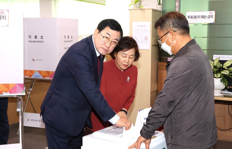 제21대 대통령 선거, 토토 바카라하는 주낙영 토토 바카라과 김은미 여사