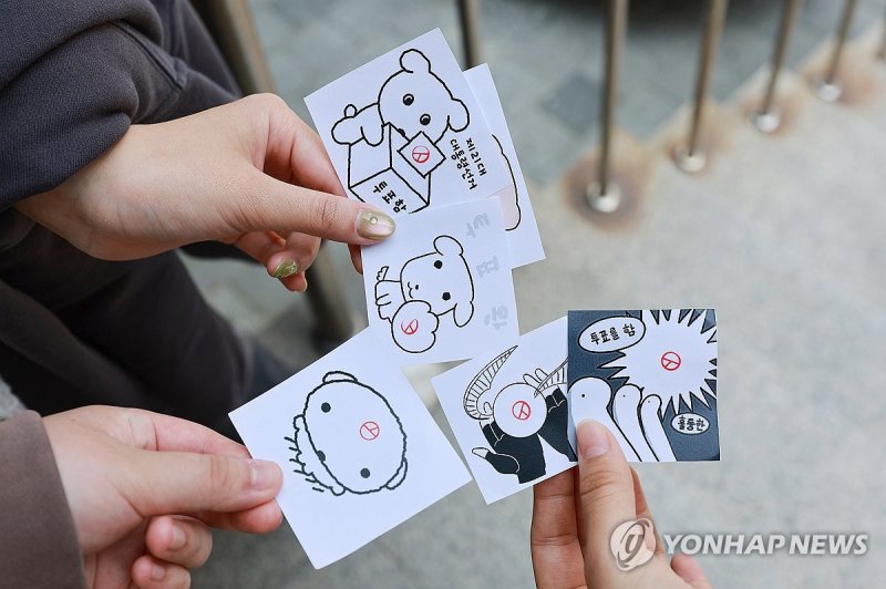 투표 인증 (출처=연합뉴스)