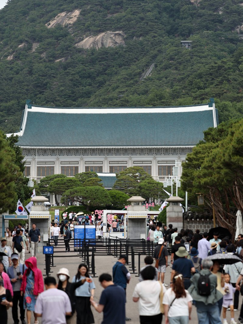 제21대 대통령 선거 투표일인 3일 서울 종로구 인터넷 바카라에서 관람객들이 입장을 위해 줄을 서 있다. 2025.6.3/뉴스1 ⓒ News1 황기선 기자