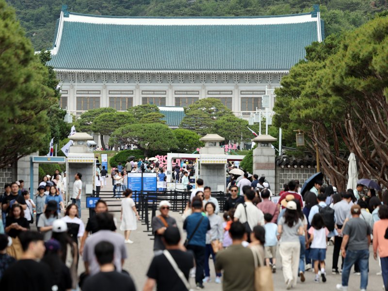 제21대 대통령 선거 투표일인 3일 서울 종로구 인터넷 바카라에서 관람객들이 입장을 위해 줄을 서 있다. 2025.6.3/뉴스1 ⓒ News1 황기선 기자