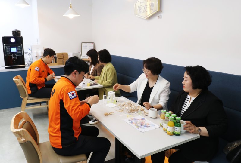 광주 바카라 토토 사이트공무원 심리 치유 '원데이 클래스' 모습 (광주시 제공. 재판매 및 DB 금지) 2025.6.3/뉴스1
