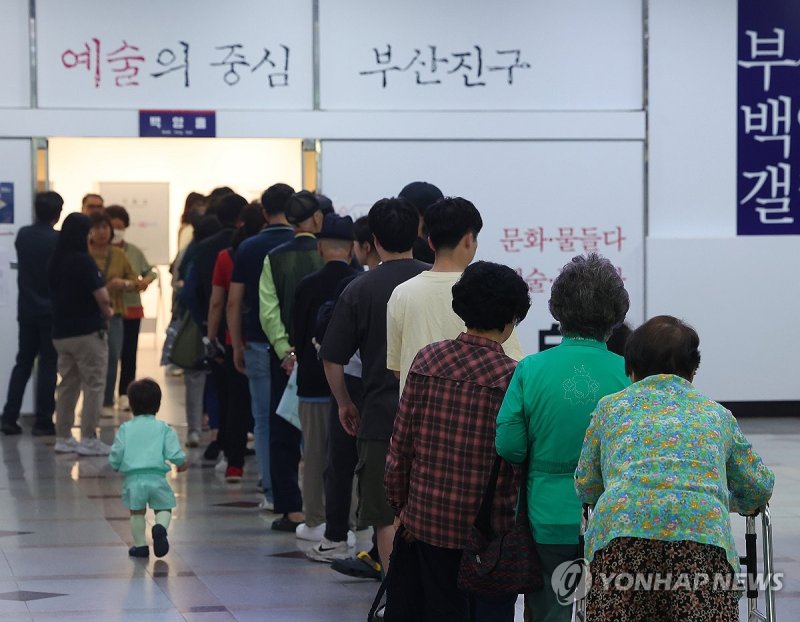 소중한 한표를 위한 기다림 (출처=연합뉴스)