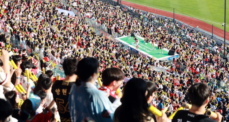 KBO리그, 1200만 관중 시대 