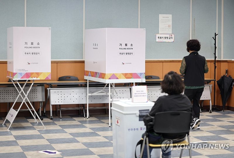 독립운동가 기념관에 마련된 투표소 (출처=연합뉴스)