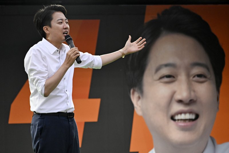바카라사이트 소울카지노 개혁신당 대통령 후보가 21대 대통령선거를 하루 앞둔 2일 오후 대구 수성구 수성못 상화동산을 찾아 지지를 호소하고 있다. 2025.6.2/바카라사이트 소울카지노1 ⓒ News1 공정식 기자