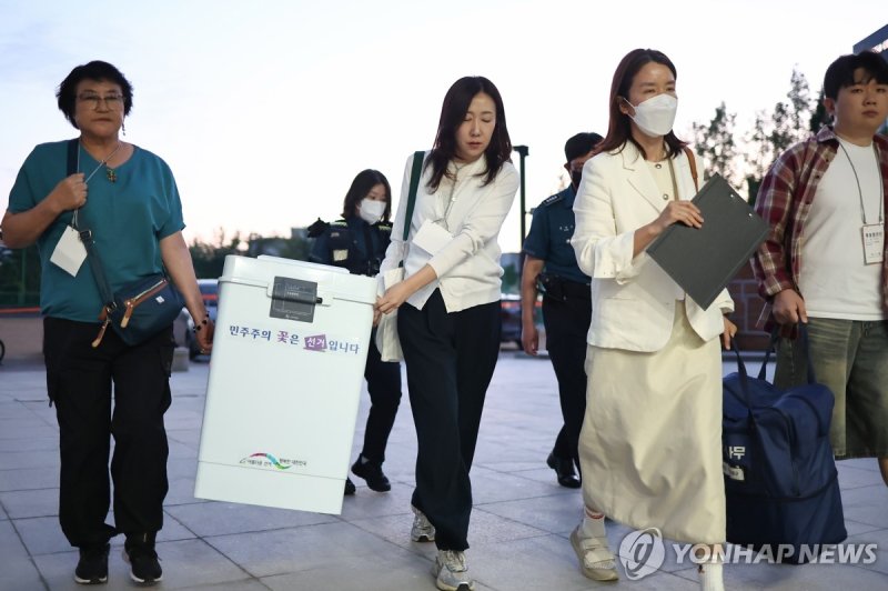 개표소 도착한 대선 투표함 (출처=연합뉴스)