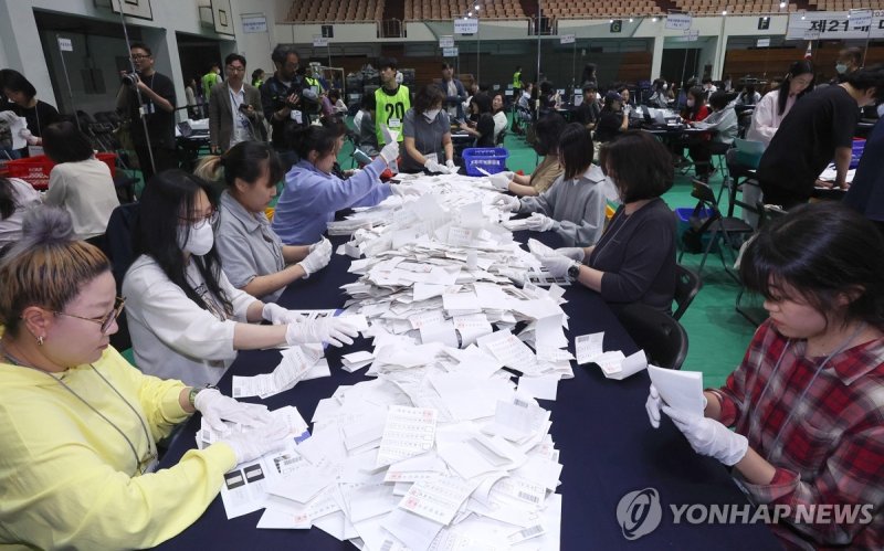 '분주한 움직임' (출처=연합뉴스)