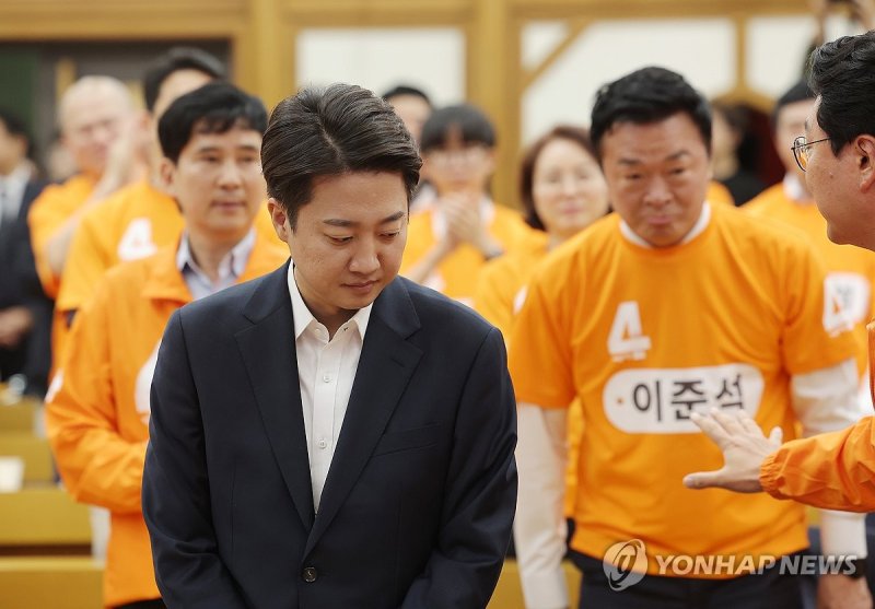 어두운 표정의 이준석 후보 (출처=연합뉴스)