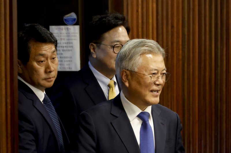 [서울=뉴시스] 권창회 기자= 문재인 전 대통령이 25일 국회도서관에서 열린 4.27판문점선언 7주년 기념식에 참석하고 있다. (공동취재) 2025.04.25. photo@newsis.com
