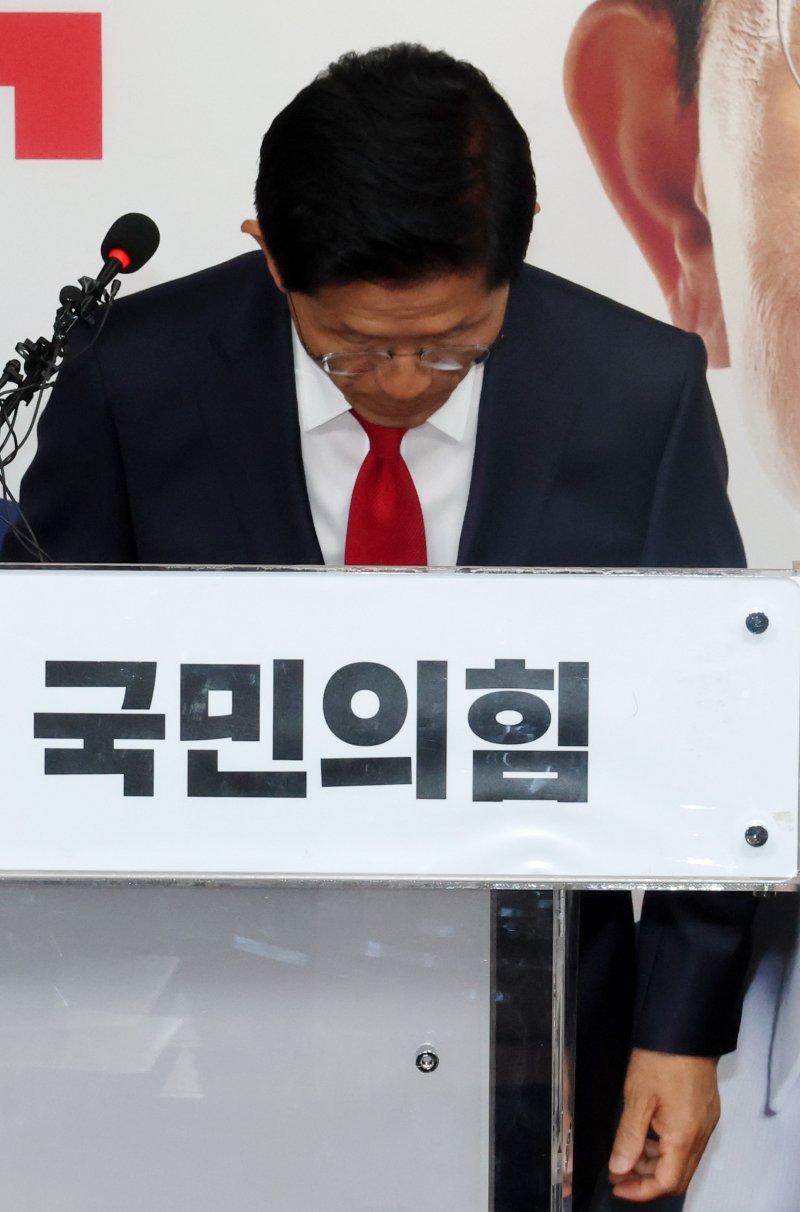[서울=뉴시스] 고승민 기자 = 김문수 국민의힘 바카라 전략 후보가 4일 서울 여의도 당사에서 바카라 전략 승복 기자회견을 하고 있다. (공동취재) 2025.06.04. photo@newsis.com