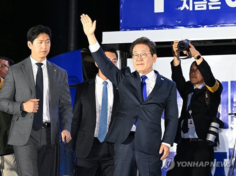 인사하는 이재명 후보 (출처=연합뉴스)