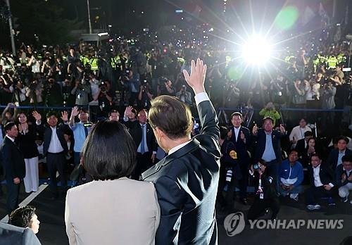 인사하는 이재명 후보 (출처=연합뉴스)