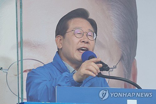 하남 시민들에게 지지 호소하는 이재명 후보 (출처=연합뉴스)