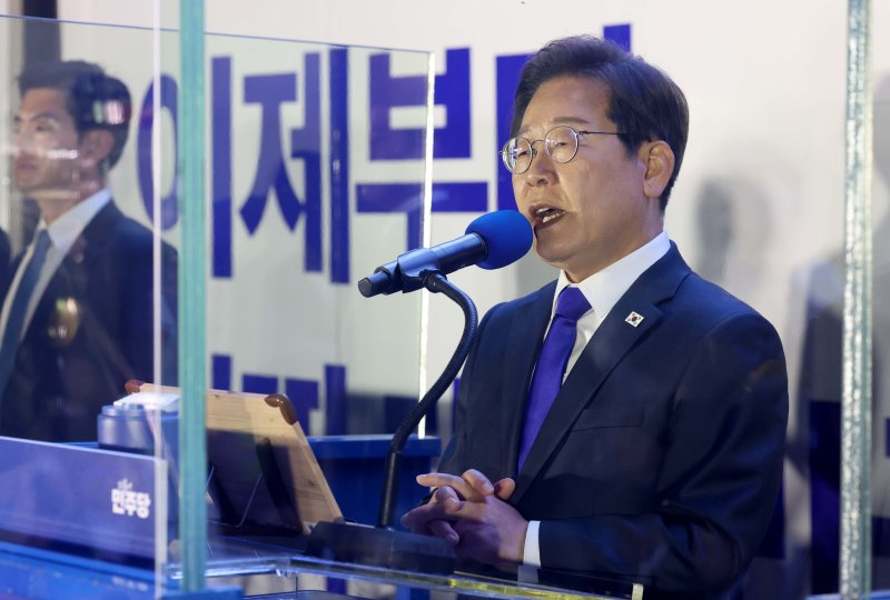 당선이 확실시된 우리카지노 바카라사이트 더불어민주당 대통령 후보가 4일 서울 여의도 국회 앞에 마련된 민주당 국민개표방송시청 현장에서 연설을 하고 있다. (공동취재) 2025.6.4/뉴스1 ⓒ News1 안은나 기자