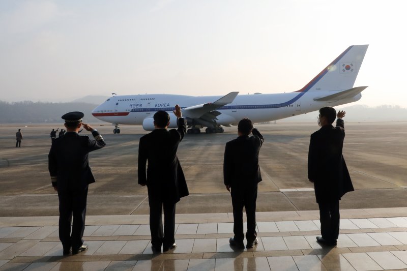 12일 오전 경기 성남시 서울공항에 인터넷 바카라사이트 전용기 공군 1호기 보잉 B747 400이 계류돼 있다. 2021.12.12/뉴스1 ⓒ News1 황기선 기자