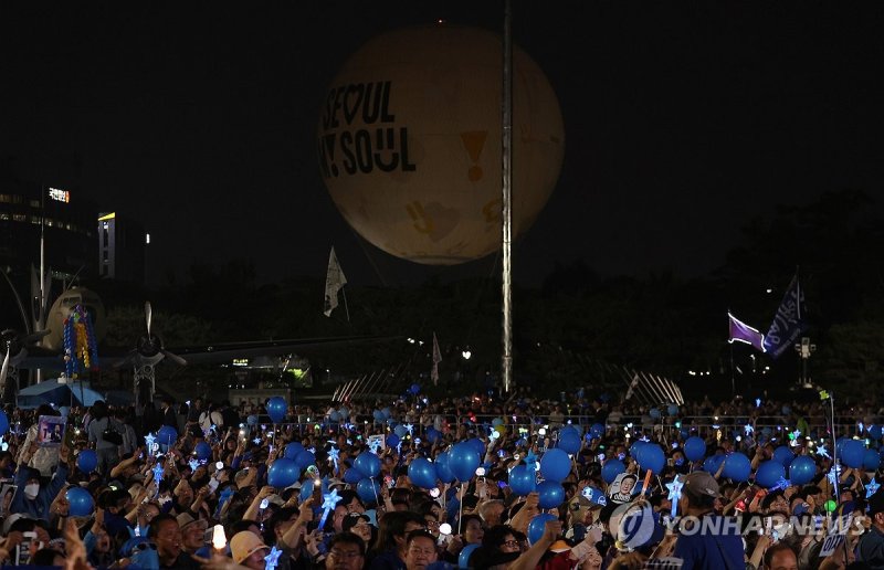 이재명 후보의 '빛의 혁명' 응원하는 시민들 (출처=연합뉴스)