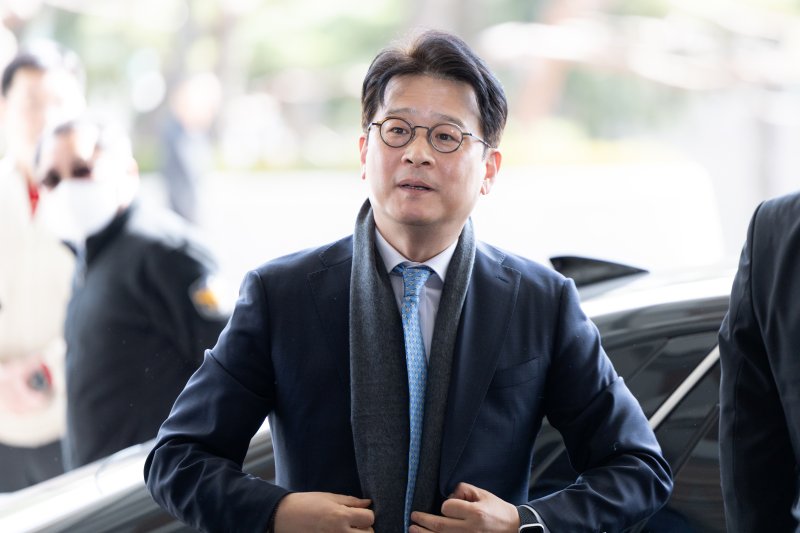 이창수 서울중앙바카라사이트 쿠폰이 헌법재판소의 기각 결정으로 직무에 복귀하기 위해 지난 3월 13일 오후 서울 서초구 서울중앙바카라사이트 쿠폰으로 들어서고 있다. /사진=뉴스1