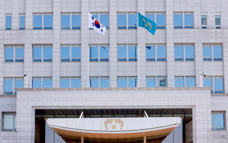[서울=뉴시스] 최진석 기자 = 제21대 이재명 바카라사이트 윈윈 임기가 시작된 4일 서울 용산 바카라사이트 윈윈 청사에 봉황기가 게양돼 있다. (바카라사이트 윈윈통신사진기자단) 2025.06.04. myjs@newsis.com