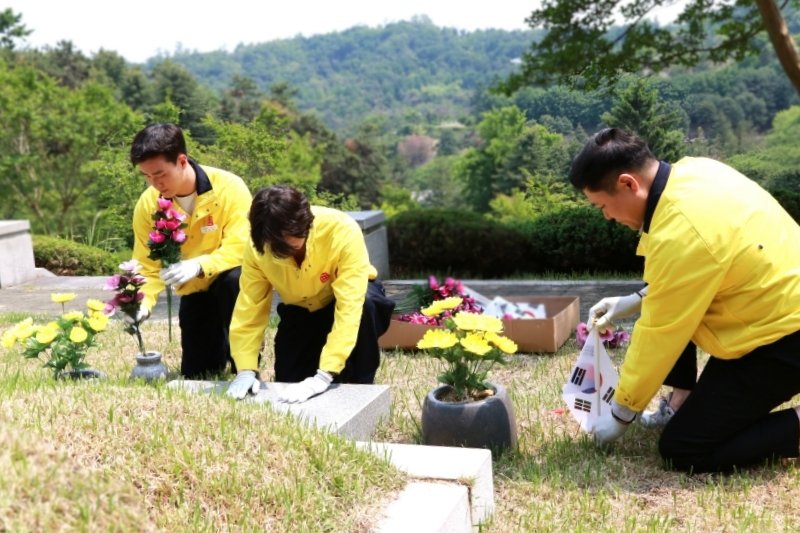 지난달 30일 ㈜아성다이소 임직원들이 토토 바카라 사이트에서 봉사토토 바카라 사이트을 하고 있다. (사진=㈜아성다이소 제공) *재판매 및 DB 금지