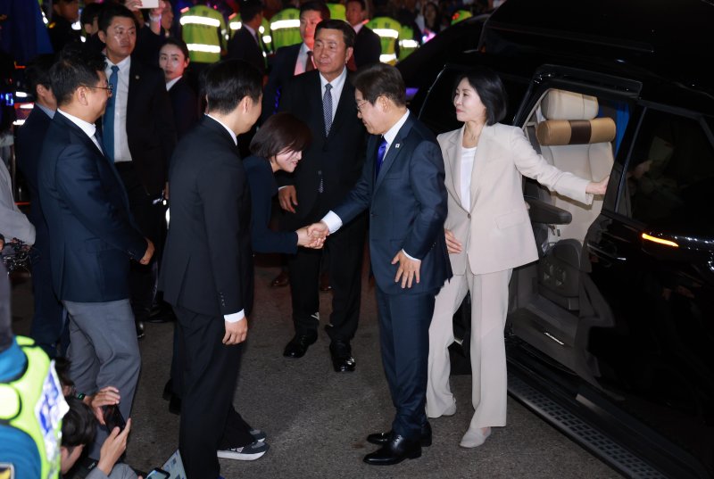 당선이 확실시된 바카라사이트 검증 더불어민주당 대통령 후보가 4일 서울 여의도 민주당사에 들어서고 있다. (공동취재) 2025.6.4/뉴스1 ⓒ News1 안은나 기자