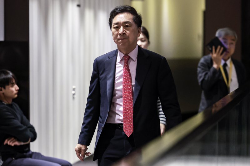 [서울=뉴시스] 정병혁 기자 = 사설 바카라 국민의힘 의원이 23일 서울 중구 더플라자호텔에서 열린 제3회 국가와 민족을 위한 조찬기도회에 참석하고 있다. 2025.05.23. jhope@newsis.com