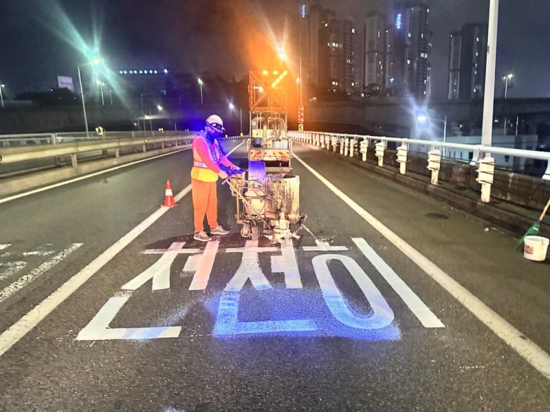 [바카라 가상 머니 사이트=뉴시스] 바카라 가상 머니 사이트시설공단은 번영로의 차선 도색 작업을 진행하고 있다. (사진=바카라 가상 머니 사이트시설공단 제공) 2025.06.04. photo@newsis.com *재판매 및 DB 금지