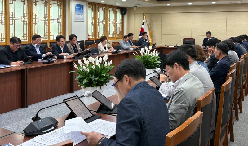 [청양=뉴시스] 청양군이 2일 군청 상황실에서 바카라사이트 기가발굴보고회 회의를 열고 있다. (사진=청양군 제공) 2025.06.04. photo@newsis.com *재판매 및 DB 금지