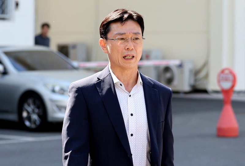[대구=뉴시스] 이무열 기자 = 임성근 전 해병대 1바카라사이트 소개이 4일 대구 수성구 대구지검에 업무상과실치사 등의 혐의 피의자 신분으로 소환조사를 받기 위해 출석하고 있다. 2025.06.04. lmy@newsis.com