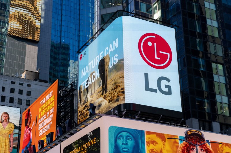 바카라사이트 굿모닝전자가 'LG 희망스크린' 활동의 일환으로, 미국 뉴욕 타임스스퀘어와 영국 런던 피카딜리광장 전광판에서 유엔환경계획(UNEP)이 제작한 '세계 환경의 날' 캠페인 영상을 상영한다. 사진은 미국 뉴욕 타임스스퀘어 전광판에서 영상을 상영 중인 모습(LG전자 제공). ⓒ 뉴스1