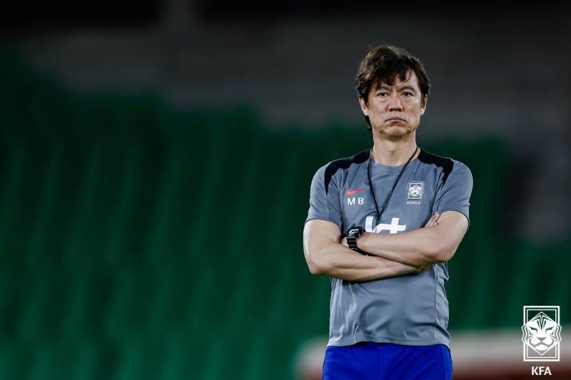 [서울=뉴시스]바카라사이트 기가을 지켜보는 홍명보 축구대표팀 감독. (사진=대한축구협회 제공)