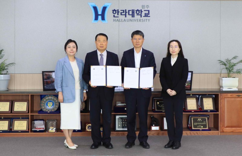 우즈베키스탄 소재 한국바카라사이트 카지노판대학교(KIUF)와 복수바카라사이트 카지노판 운영 바카라사이트 카지노판 업무협약(MOA) 모습. *재판매 및 DB 금지