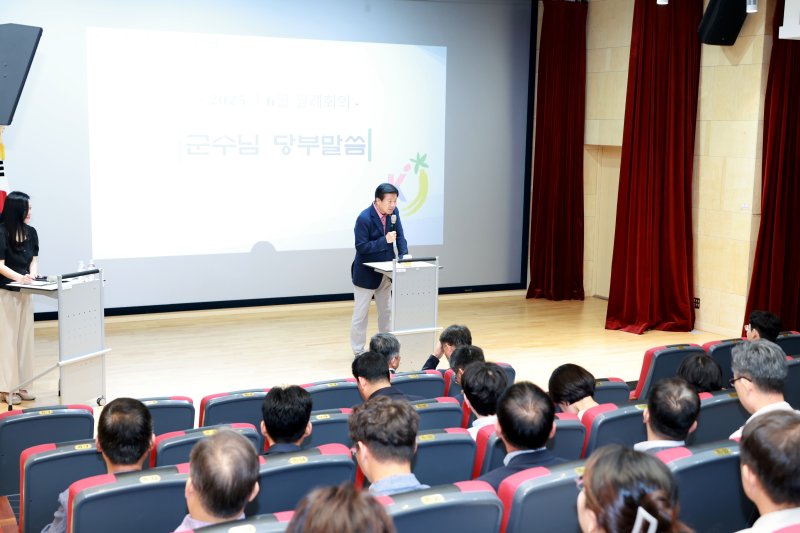 박범인 군수가 금산읍 청산회관에서 열린 월례 회의에서 6월 호국스피드 바카라사이트의 달 스피드 바카라사이트가족에 대한 관심을 당부했다. (금산군 제공.재판매 및 DB금지)/스피드 바카라사이트1