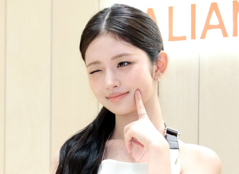[뉴스1 ★]'사랑 그 자체'…아이브 레이, 백화점 초토화 시킨 '콩순이'
