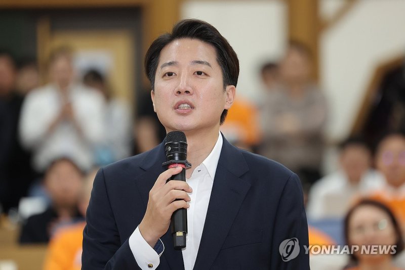 이준석 “홍준표와 신당 창당? 검토한 바 없다” 단호히 부정