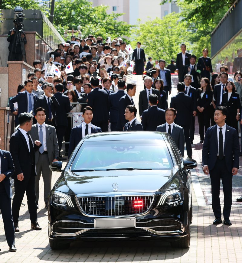 '후보 이재명' 경호, 경찰전담경호대 철수…경호처로 업무 인계