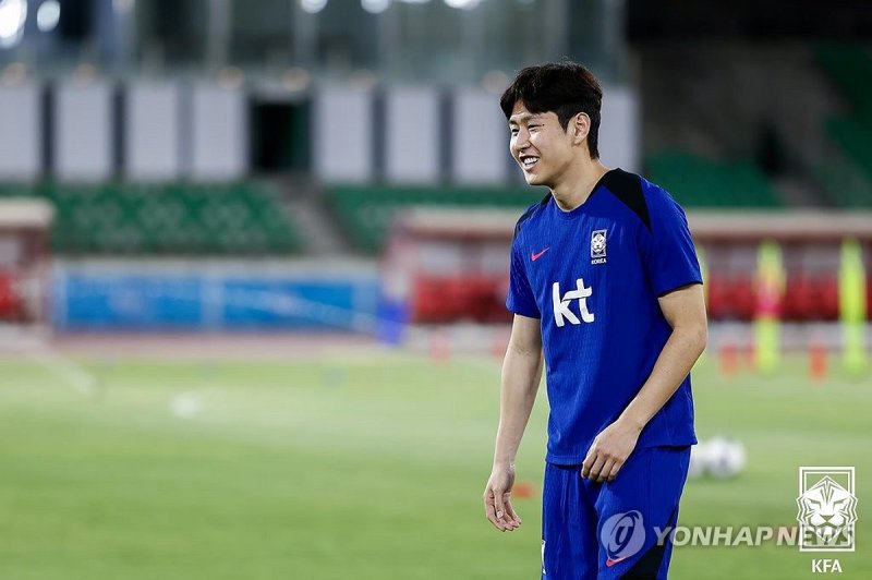 밝은 표정으로 훈련하는 이강인 (출처=연합뉴스)