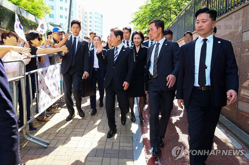 이재명 대통령, 공식 일정 위해 사저 출발 (출처=연합뉴스)