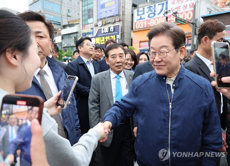 포천지역 '경청 투어' 중인 이재명 후보 (출처=연합뉴스)