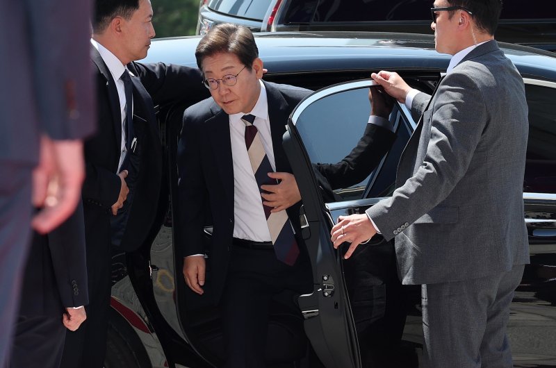 이재명 제21대 대한민국 대통령이 4일 취임 행사가 열리는 국회에 도착하고 있다. 2025.6.4/뉴스1 ⓒ News1 국회사진기자단