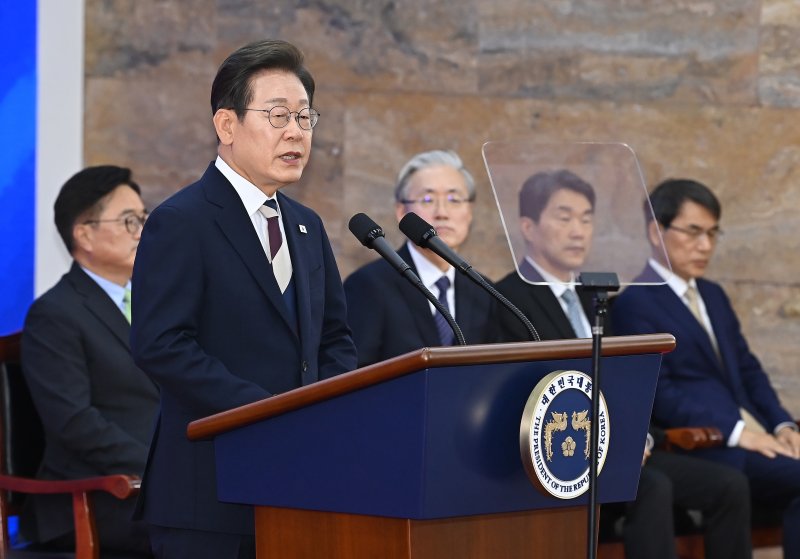 이재명 대통령이 4일 오전 서울 여의도 국회 로텐더홀에서 취임사를 하고 있다. ⓒ News1 국회사진기자단