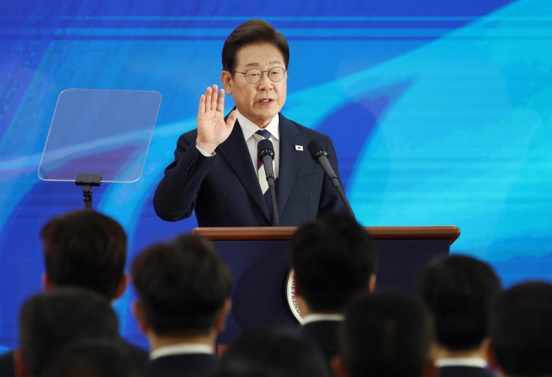 이재명 대통령이 4일 오전 서울 여의도 국회에서 제21대 대통령 취임 선서를 하고 있다. 2025.6.4/뉴스1 ⓒ News1 국회사진기자단
