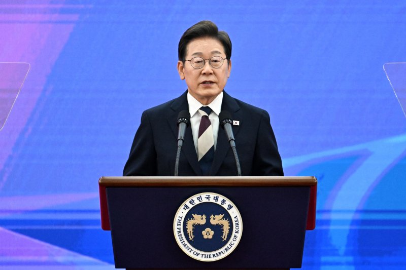 [서울=뉴시스] 국회사진기자단 = 이재명 대통령이 4일 서울 여의도 국회 로텐더홀에서 열린 제21대 대통령 취임선서에서 취임사를 하고 있다. 2025.06.04. photo@newsis.com