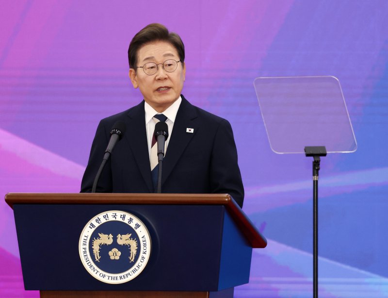 [서울=뉴시스] 국회사진기자단 = 이재명 대통령이 4일 서울 여의도 국회에서 열린 제21대 대통령 취임선서식에서 연설하고 있다. 2025.06.04. photo@newsis.com
