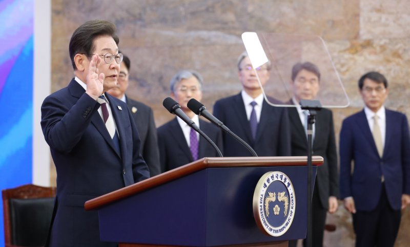 이재명 대통령이 4일 오전 서울 여의도 국회에서 제21대 대통령 취임 선서를 하고 있다. 2025.6.4/뉴스1 ⓒ News1 국회사진기자단