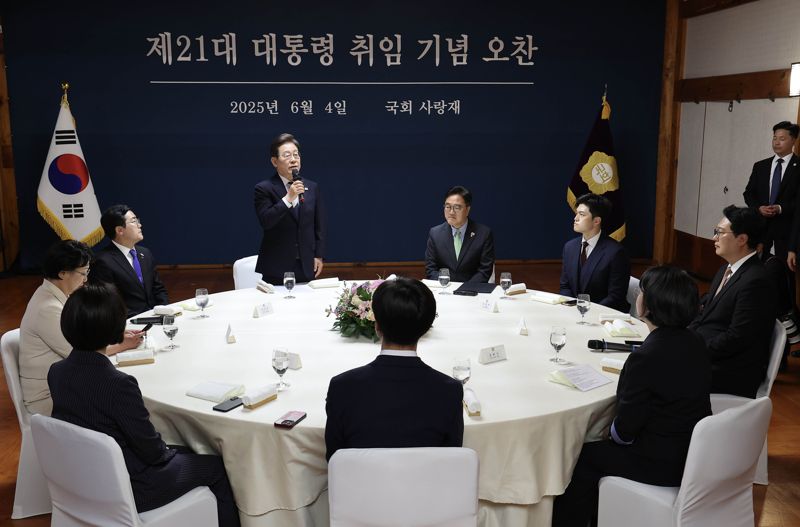 李 협치 강조한 임기 첫날부터 쟁점법안 밀어붙인 민주당