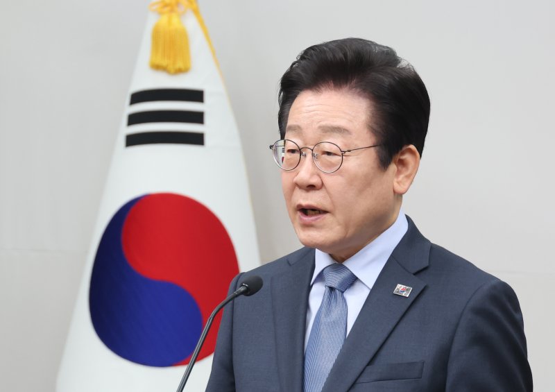 [서울=뉴시스] 고승민 기자 = 이재명 더불어민주당 대표가 23일 서울 여의도 국회에서 현안 기자회견을 하고 있다. 2025.01.23. kkssmm99@newsis.com