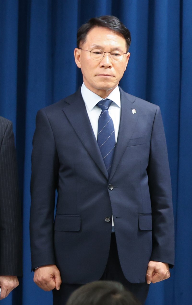 이재명 정부 첫 대통령 경호처장으로 임명된 황인권 전 육군 대장이 4일 서울 용산구 대통령실 청사 브리핑룸에서 열린 인선 발표에 참석해 있다. 2025.6.4/뉴스1 ⓒ News1 허경 기자